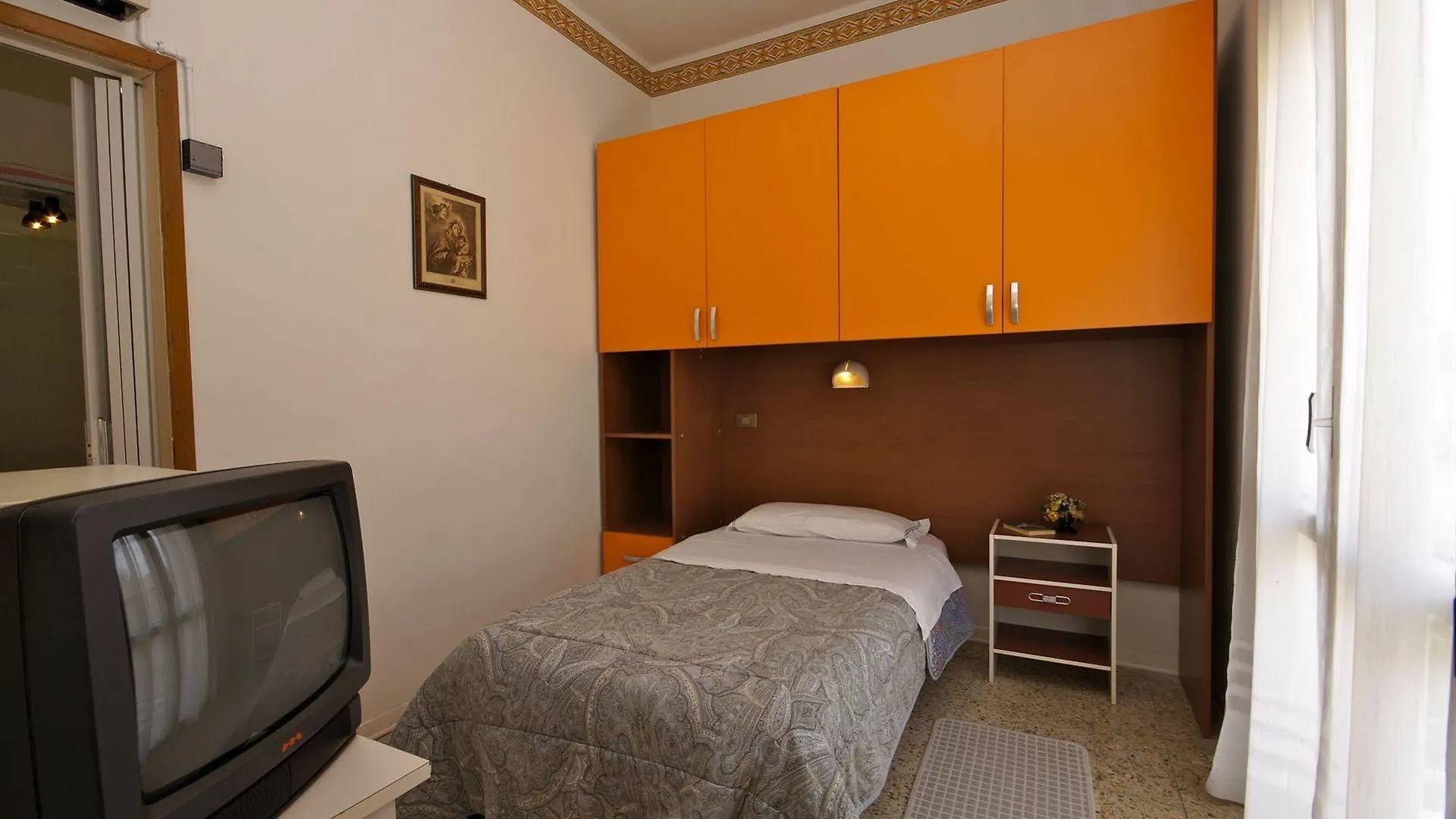 Hotel Victory 3*, Cesenatico Italy